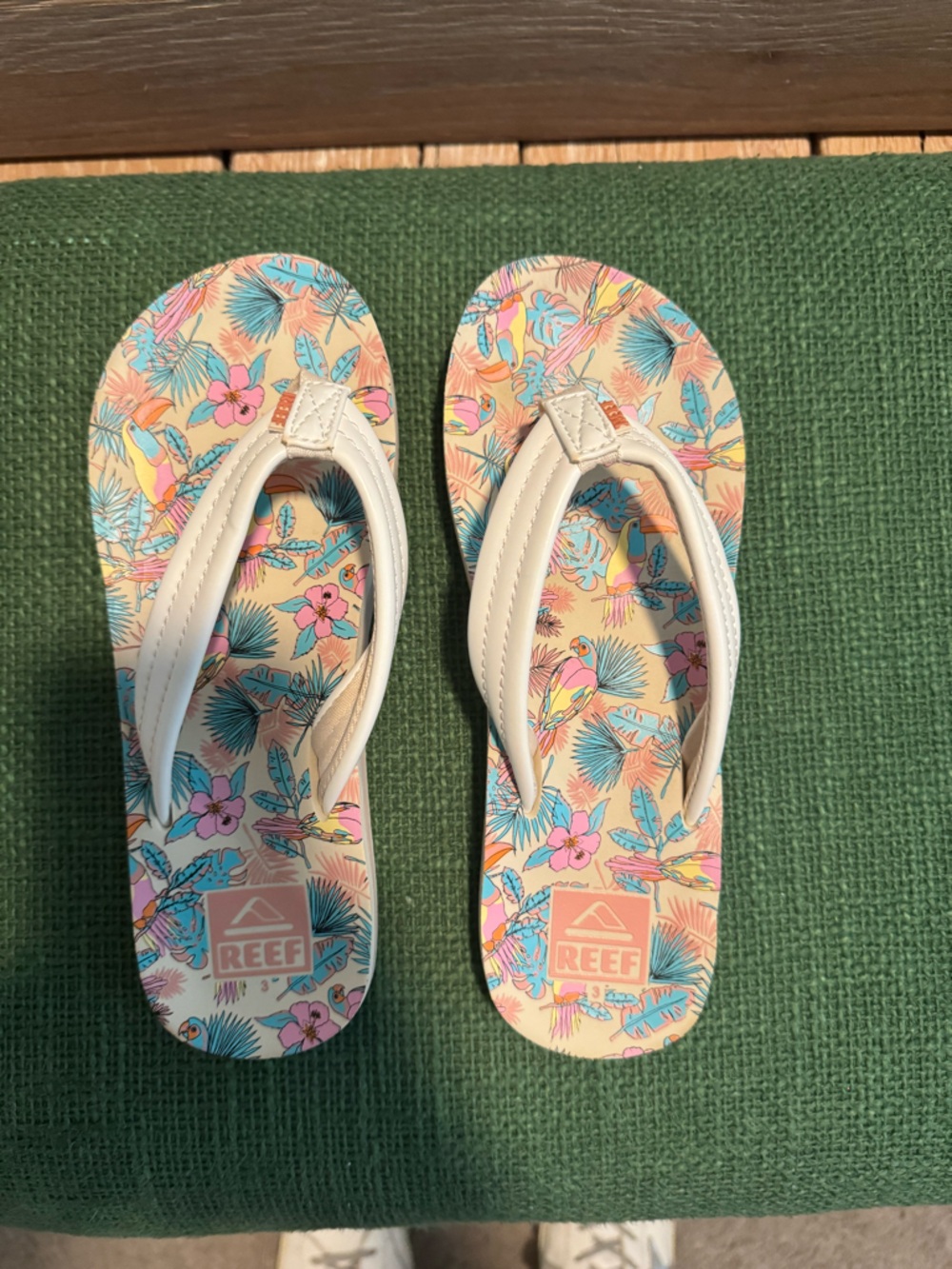 Reef Kid’s White-Striped Tropical Print Sandals
